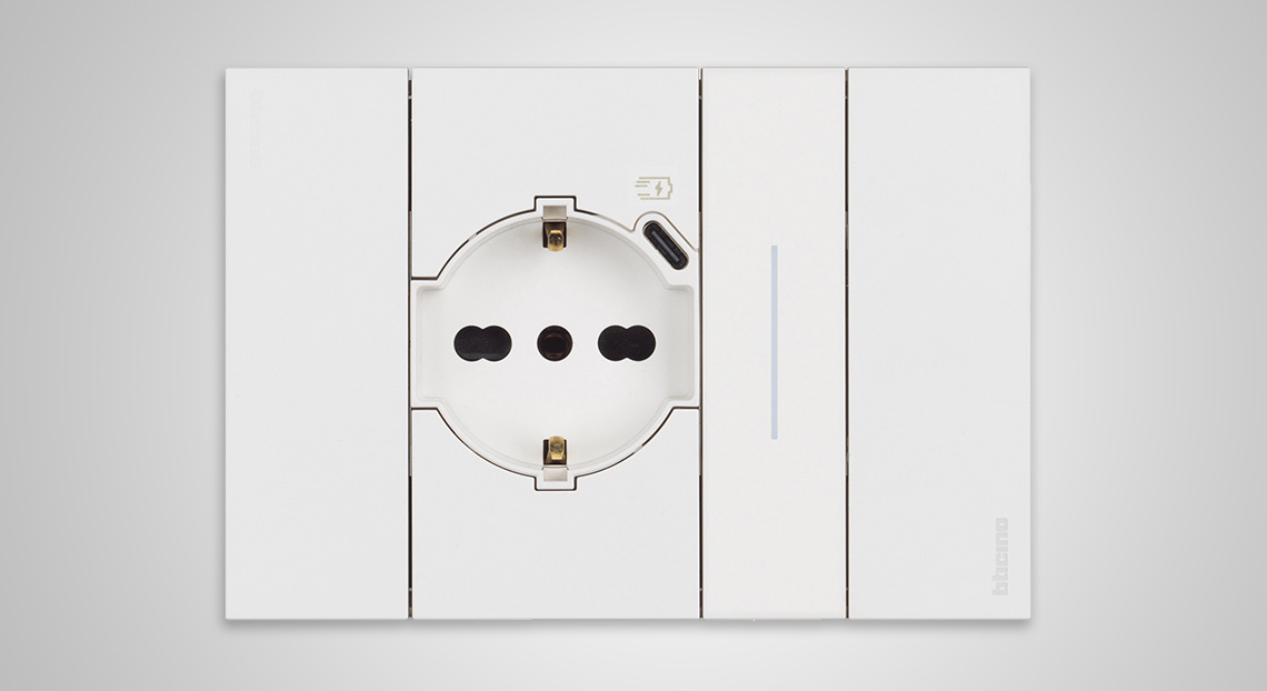 Living Now P40 Socket outlet with USB charger