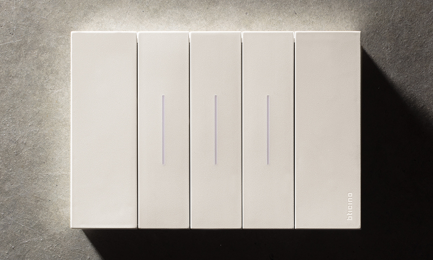 3 modules Living Now with sand cover plate