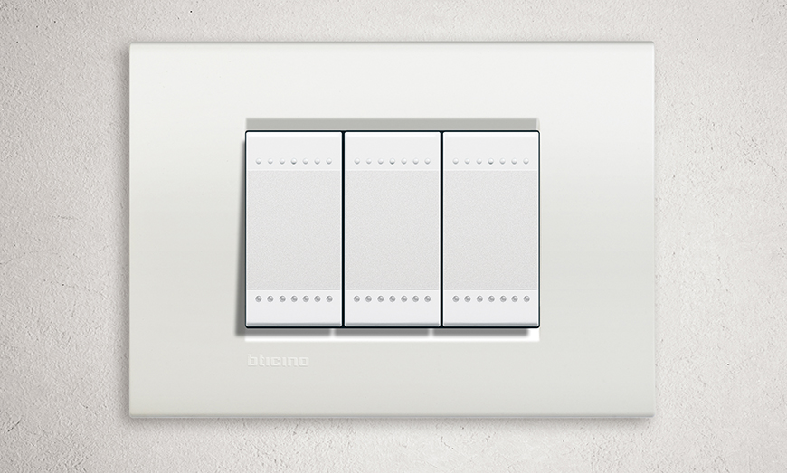 3 modules LivingLight Square with white cover plate