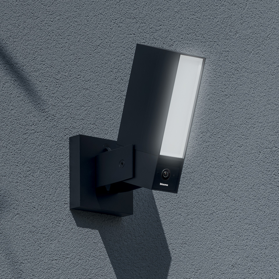 Smart outdoor camera original black