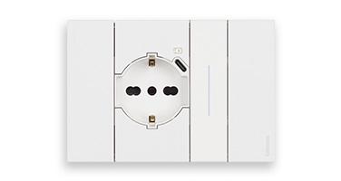 Living Now P40 Socket outlet with USB charger