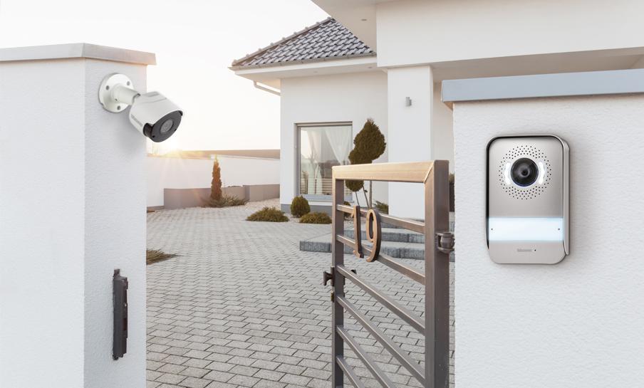 Expand your kit with an additional entrance panel and CCTV camera
